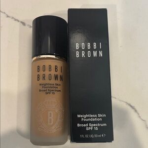 Bobbi Brown Weightless Skin Foundation - Broad Spectrum SPF 15
Natural Shade